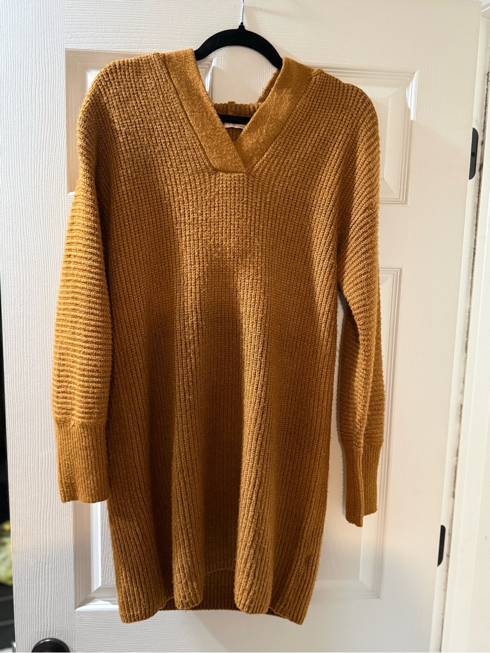 SO Brand Classic V-Neck Ribbed Sweater Dress in Mustard Size Small